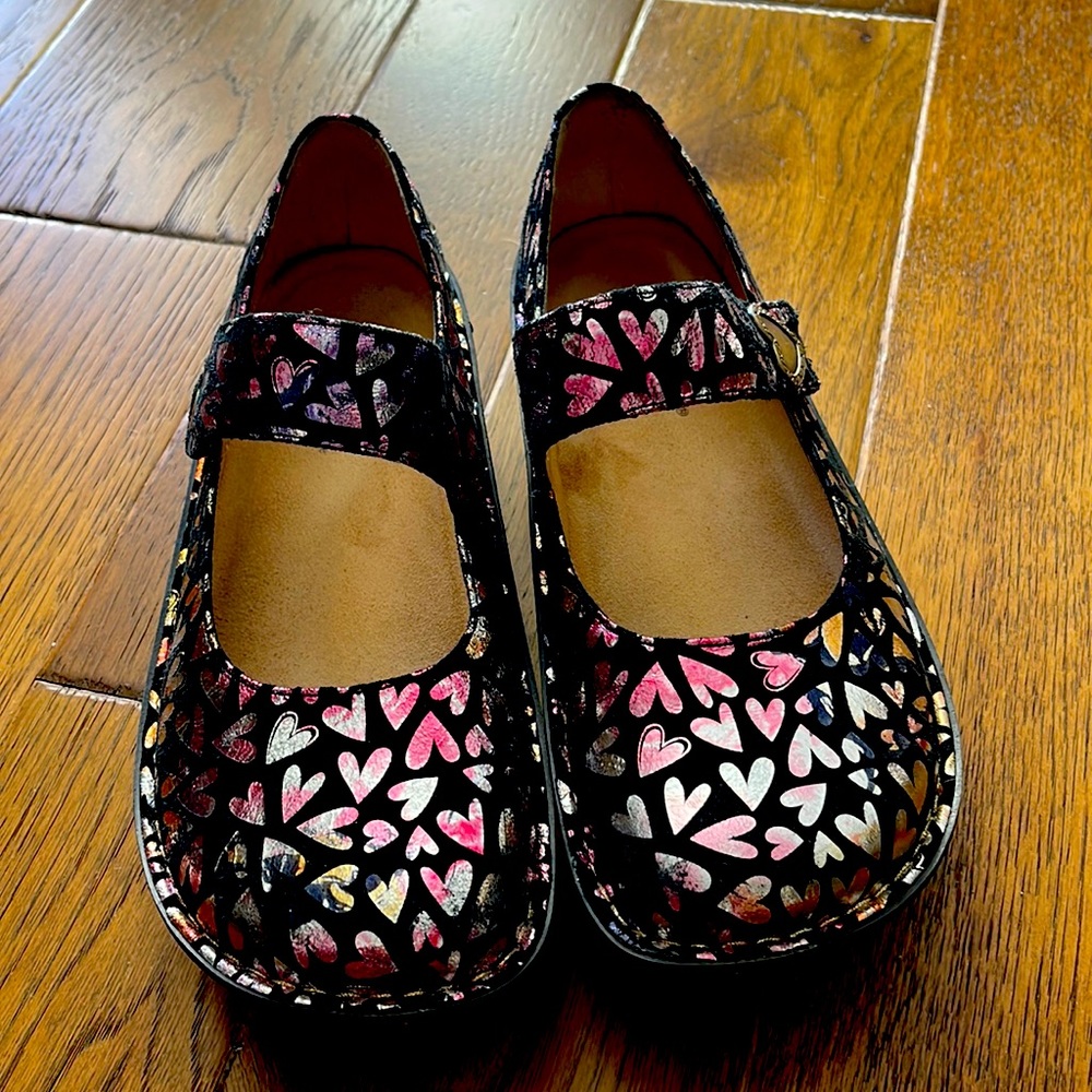 Alegria Mary Janes - black with metallic hearts size 39